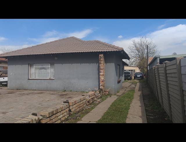 8 BEDROOM HOUSE FOR SALE IN VEREENIGING CENTRAL